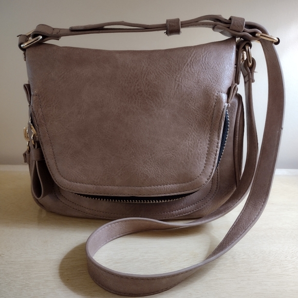 Madison West Saddlebag Tan Chunky Zipper Pulls Gold Plated Adjustable Strap - Picture 2 of 15